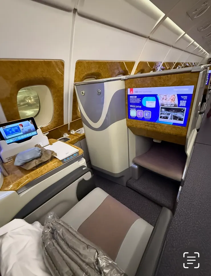 座位寬敞，平躺睡覺沒問題