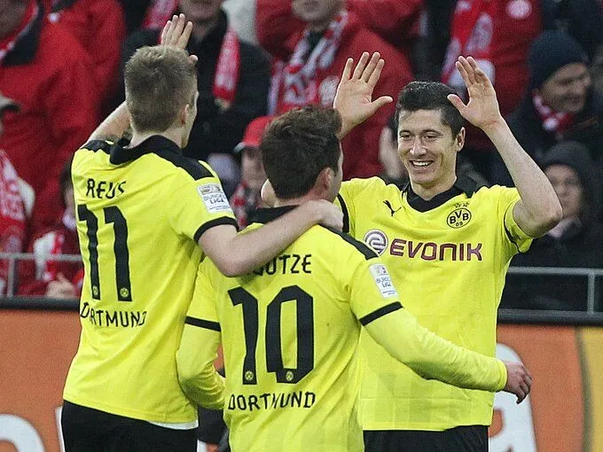 由Reus,Götze,Lewandowski 三人組成的多特三叉戟