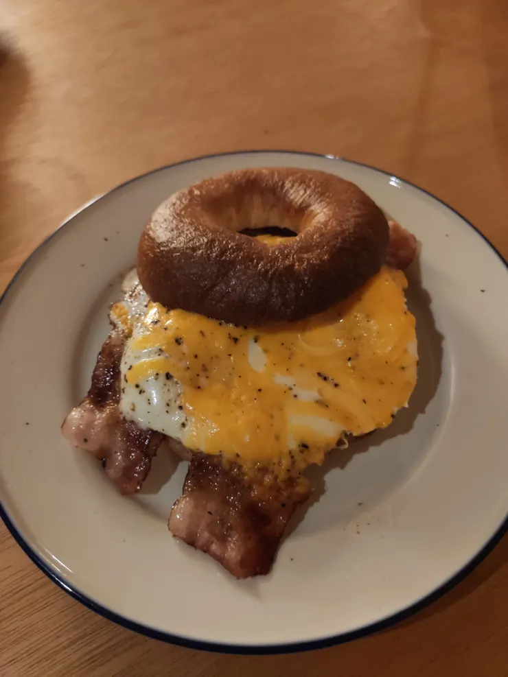 Topology Coffee 培根雞蛋起司貝果