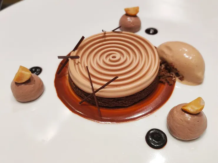 榛果巧克力甘納許及冰淇淋與澄香巧克力奶油酥餅