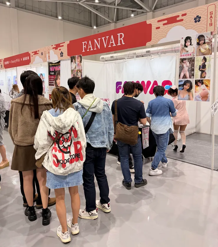 3月28、29日在桃園會展中心（Messe Taoyuan）舉辦的「大人國」。FANVAR攤位從第一天就盛況空前！以攤位現場盛況