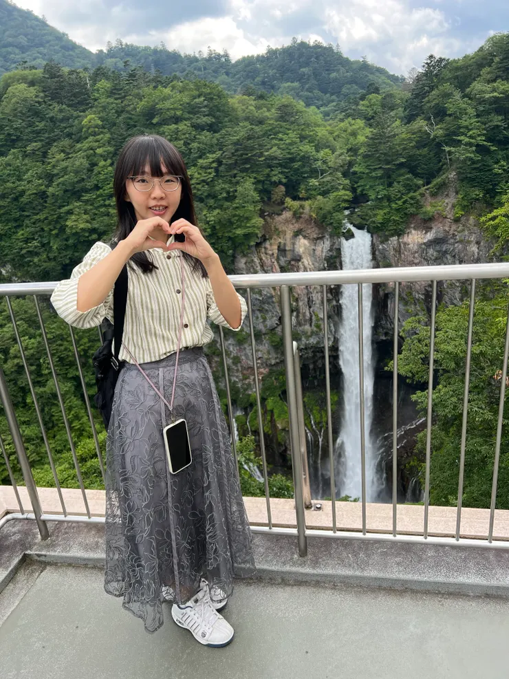 這是在地面上看到的瀑布