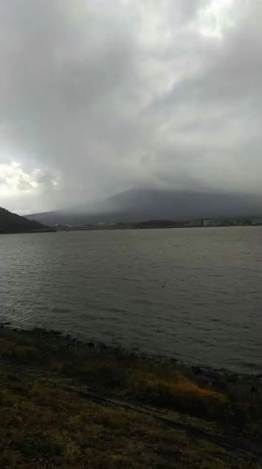 討厭,人家都拍不到富士山北北。