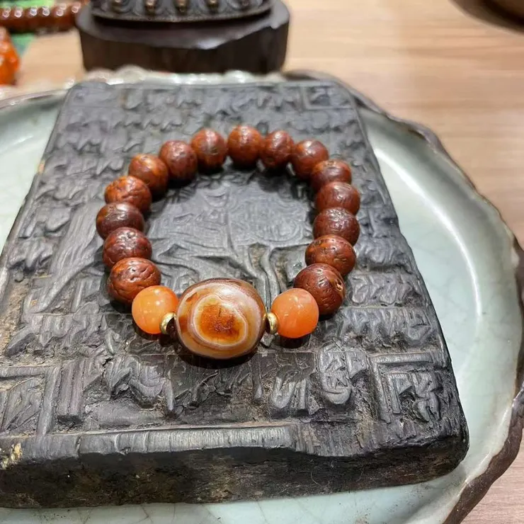 老纏絲瑪瑙(孤品:特殊雙眼中眼)搭配鳳眼菩提