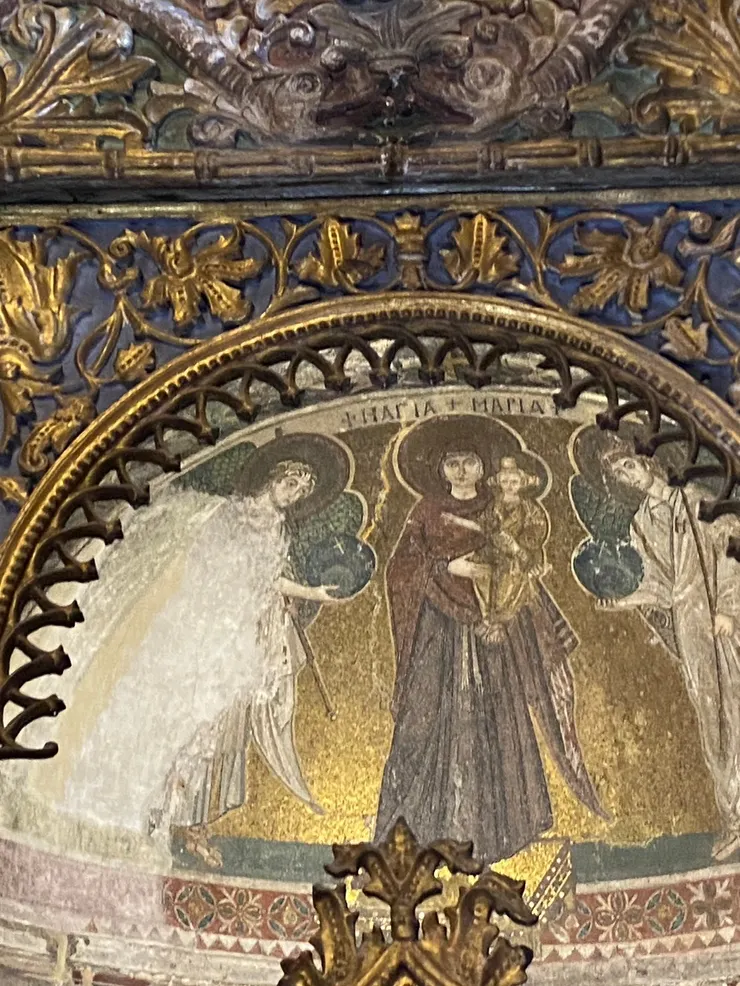 教堂後面「基督教」馬賽克牆面