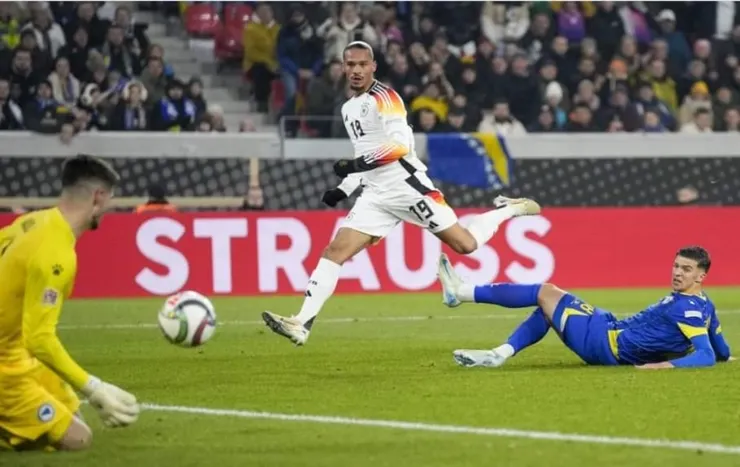 辛尼射入一球助德國領先至6:0