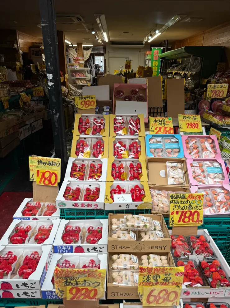 還沒營業不給買的看起來超好吃的草莓