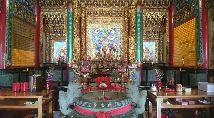 正殿浮雕,交趾陶工藝精湛(圖片截圖於網路)