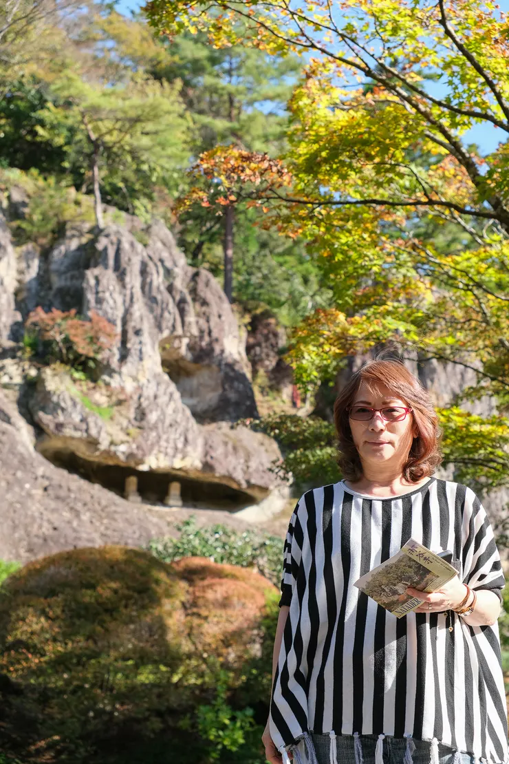  老母與奇岩遊仙境合照