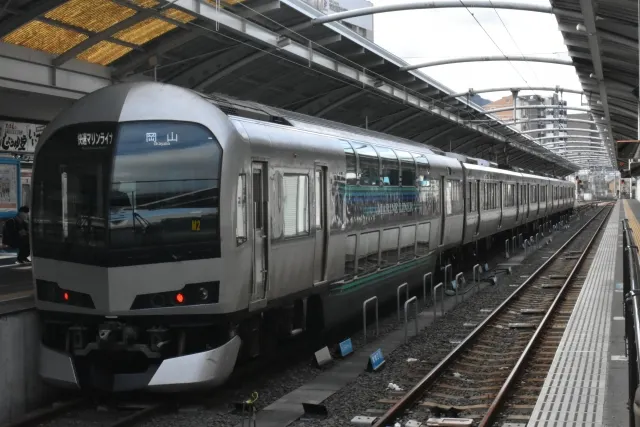 ホームに電車がいる