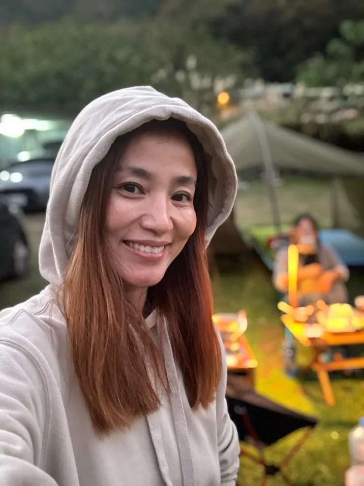 前晚夜宿秀巒劉村長露營區，有温泉湯屋可泡湯但需另外付費，當天幾乎滿帳，衛浴不足加上浴室有一間沒有熱水，需耐心排隊等洗澡。