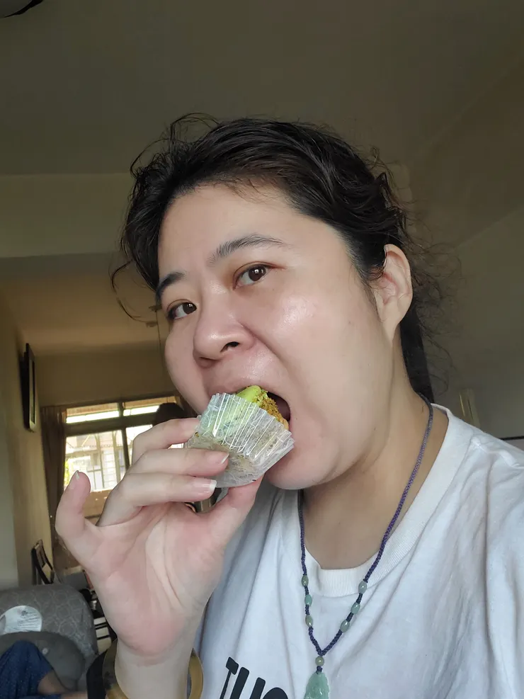 我對馬卡龍的印象超爆甜，但是開心果的真的還行