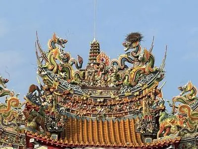 屋脊上交趾陶、剪黏工藝精湛（圖片截圖於網路）