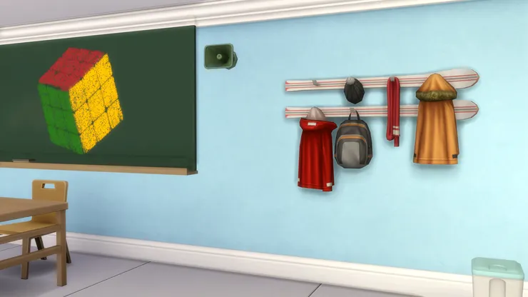 上課前把衣物掛好，養成整齊的習慣；放學時也方便取走。