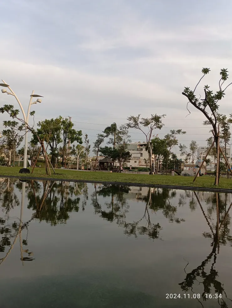 浮雲水潺重影樹