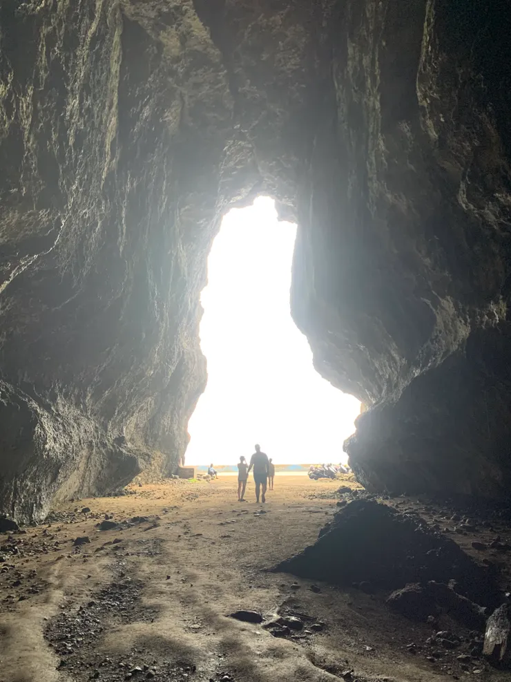 第三個洞口由內往外拍攝，很適合拍攝背光的剪影照