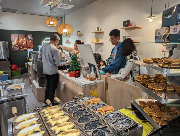 人潮變多~客滿了！