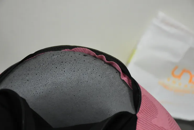 透氣舒適的竹炭記憶棉枕芯