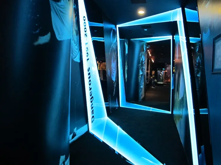 時空隧道雖然有點像迷宮，但並不難走出去，當然被MJ迷住而搞錯方向便是另一回事了…