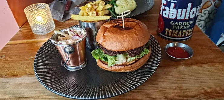 一般的美式漢堡，飽足感十足