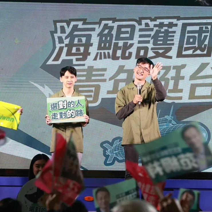 王昱程(右)以在地青年觀點細數桃園這幾年的蛻變。圖：翻攝自民進黨青年部