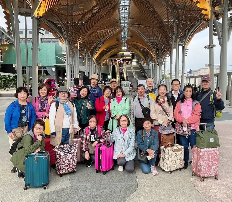 花蓮新站下車先拍個合照