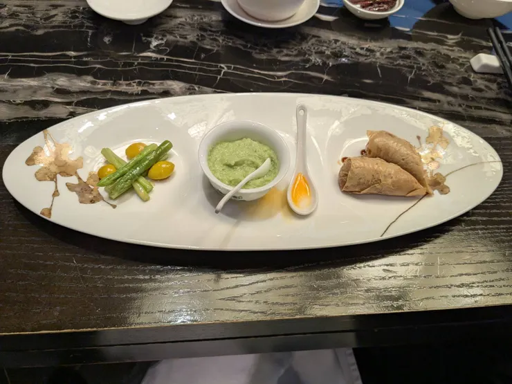 首碟 炸捲、毛豆豆腐醬、白果蘆筍