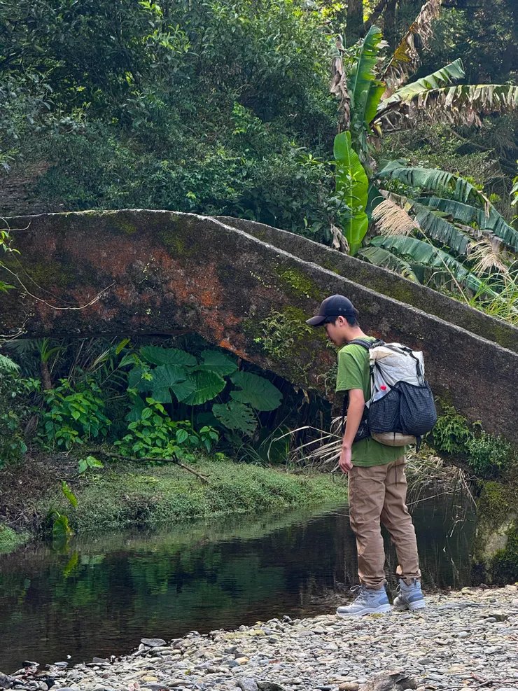 不到2分鐘遇上一座可愛的水泥橋