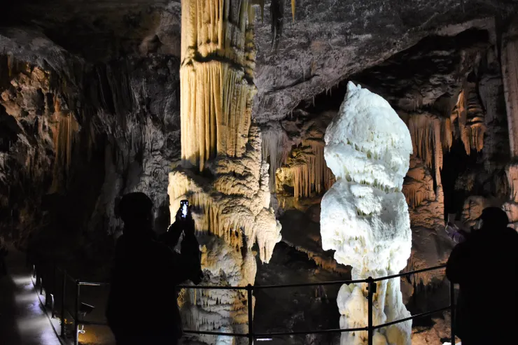 鎮店之寶:冰淇淋鐘乳石