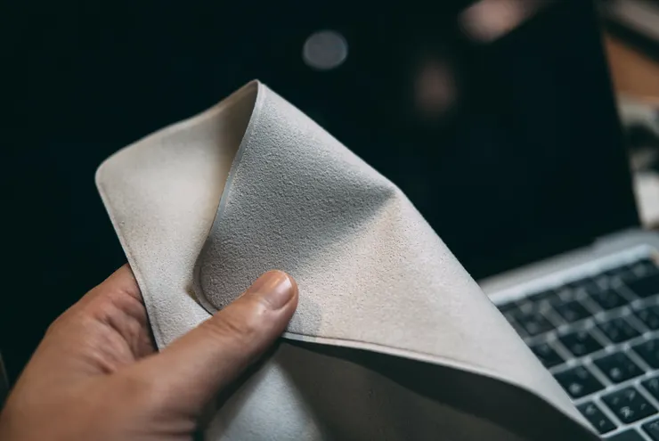 擦拭物至關重要，避免損傷螢幕