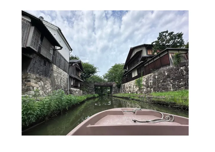 看著二旁的舊建築，彷彿掉進時代劇的場景，真的很有趣。