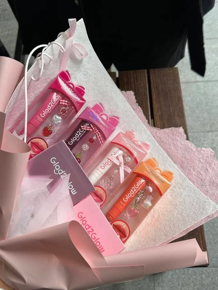 ​今年，不妨放下手中的鮮花，試著用這些充滿少女心的蝴蝶結單品，為自己或心愛的她，紮一束永不凋謝的美感提案。