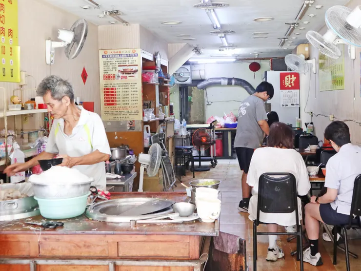芳德豬肉冬粉,半開放式店家。