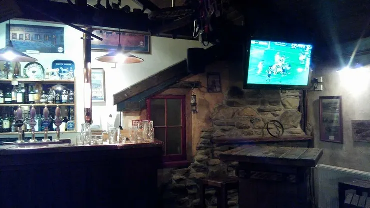 卡德羅納旅館酒吧區域