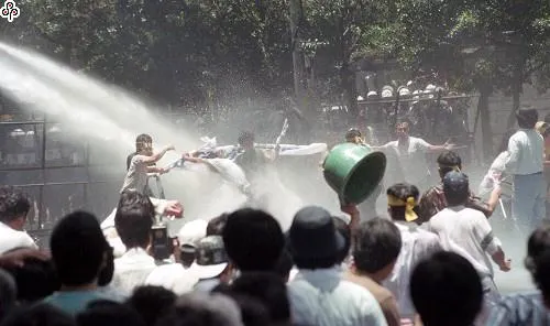 噴水車攻擊長老教會牧師群  攝影：潘小俠