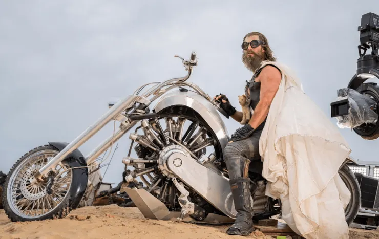 《芙莉歐莎：瘋狂麥斯傳奇篇章》劇照／IMDb