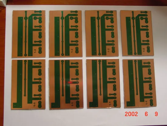 輸出與偏流晶體安裝用電路板（曝光顯影後）