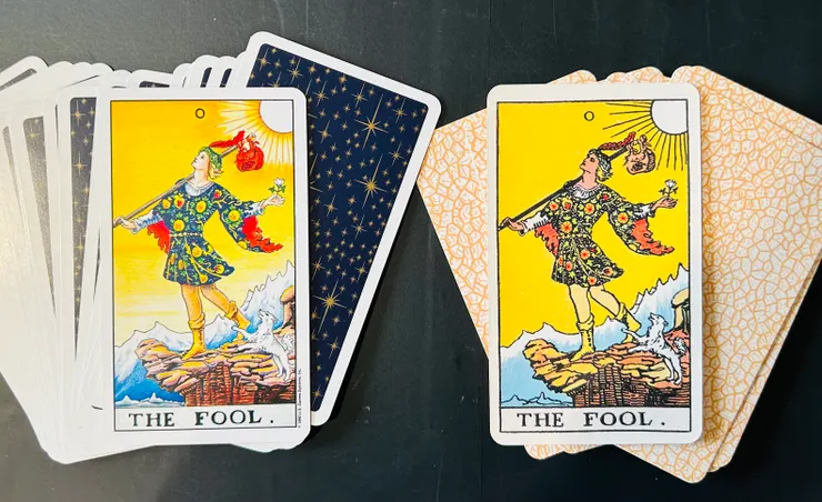 圖：偉特塔羅牌/左：1990出版、右：1910出版 