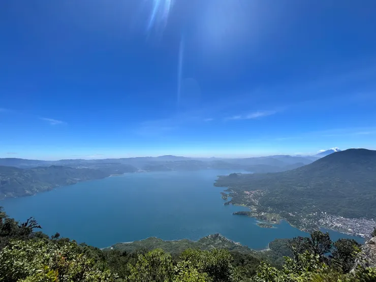 Volcán San Pedro的山頂看Atitlán Lake
