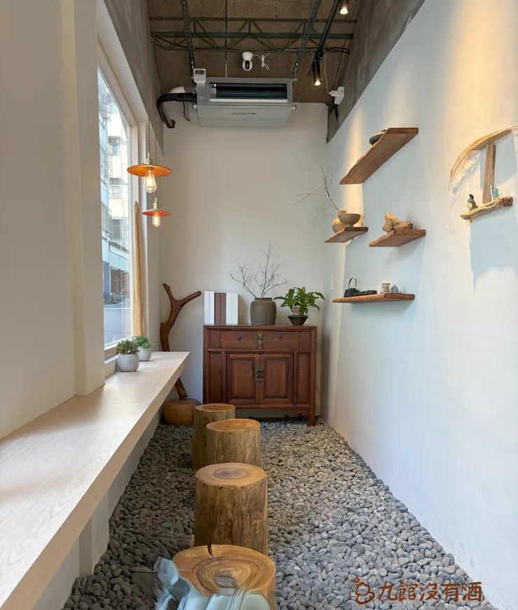 如果坐滿人應該會蠻擠的