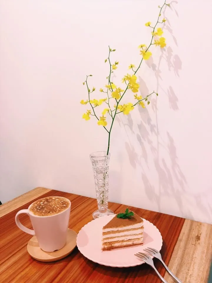 當時吃的蛋糕，硬是去找了照片出來😚