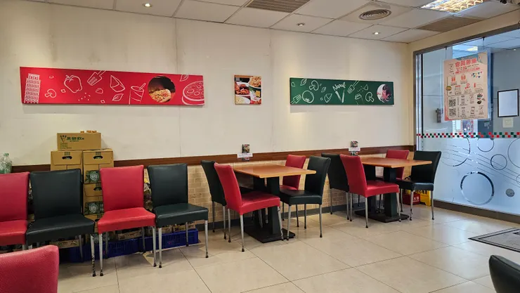 拿坡里也是我們一家人的最愛!它們家的披薩應該是全台灣最便宜的!