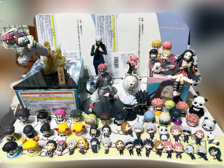 我的公仔/扭蛋們(有些是一番賞抽到的 還有一些些沒入鏡...台灣的扭蛋真的好貴ಥ_ಥ)