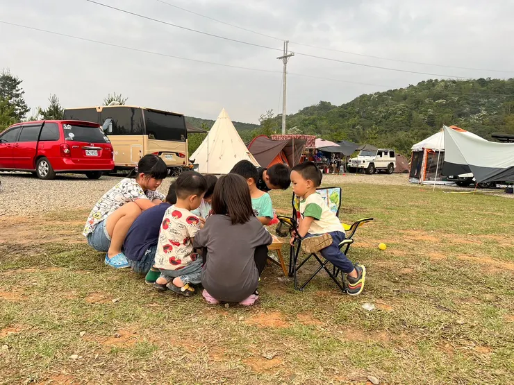 小孩天真的遊戲