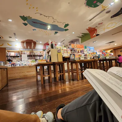 中友誠品的短暫靜謐和益民商圈日本人開的拉麵館