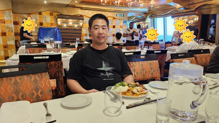 我在義大利歌詩達郵輪莎倫娜號上!