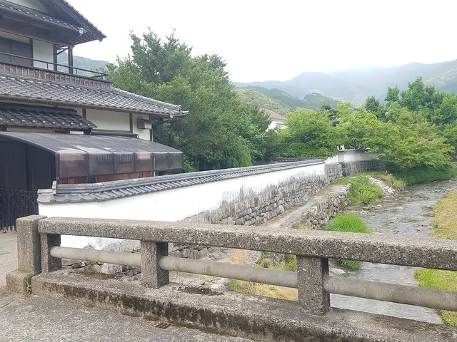 今小路橋旁的溪畔小徑