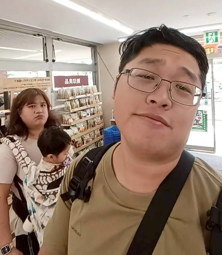 等候的臭臉,忘記當時為何被老婆瞪了一下😅