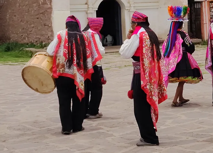 活動時佩戴的假髮