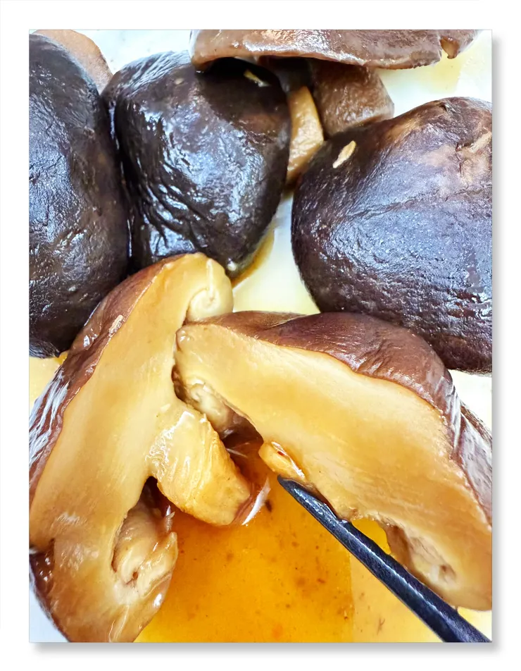 香菇切開後超級厚。